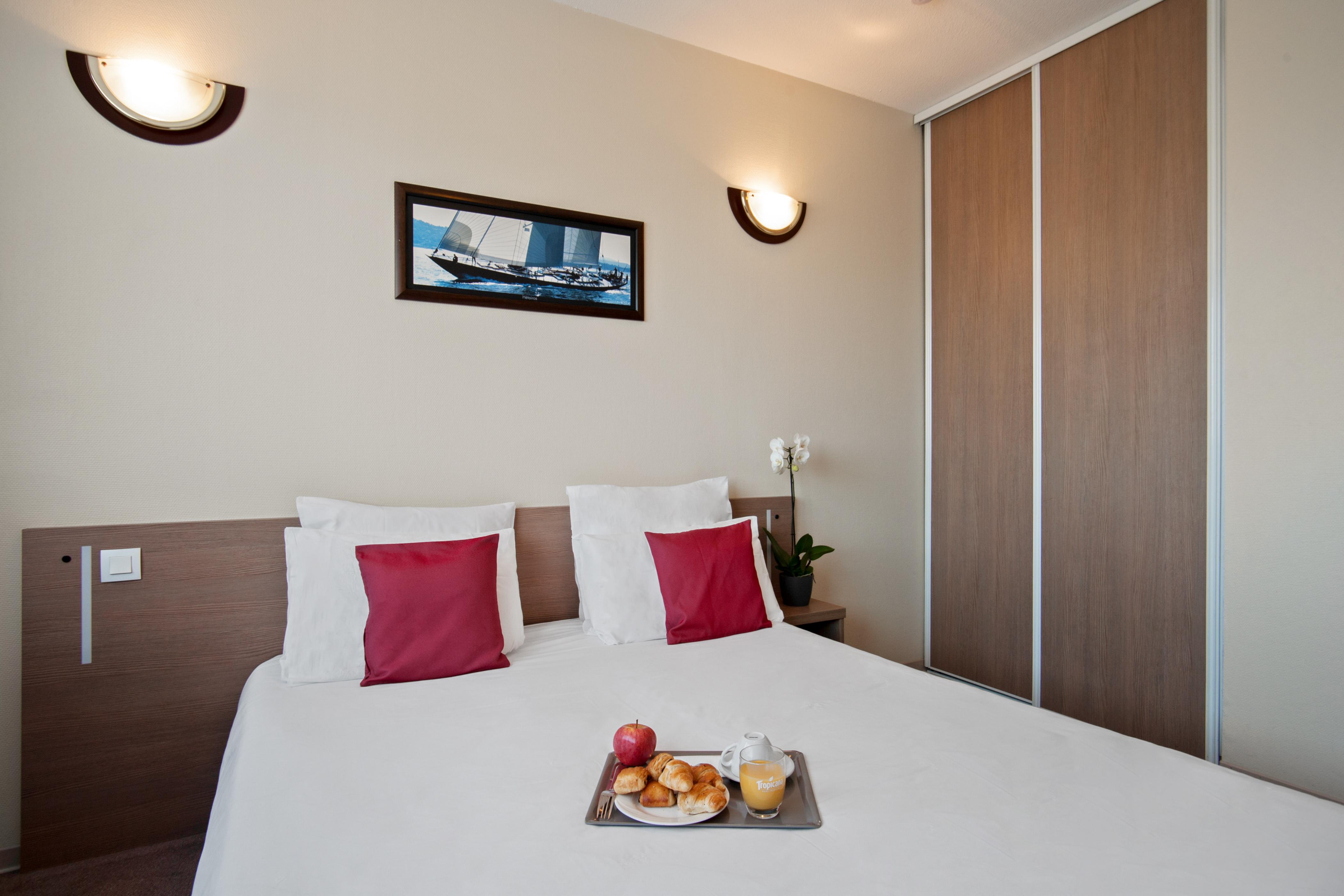 อัปปาร์ต ซิตี้ นีม Aparthotel นีมส์ ภายนอก รูปภาพ